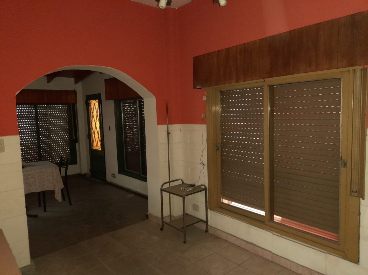 Excelente propiedad para destino comercial sobre lote de 200 m2, en pleno centro comercial.