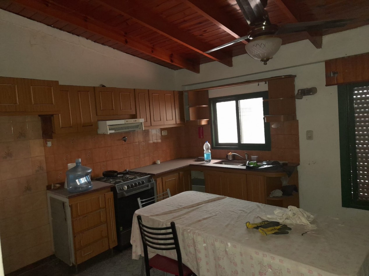 Excelente propiedad para destino comercial sobre lote de 200 m2, en pleno centro comercial.