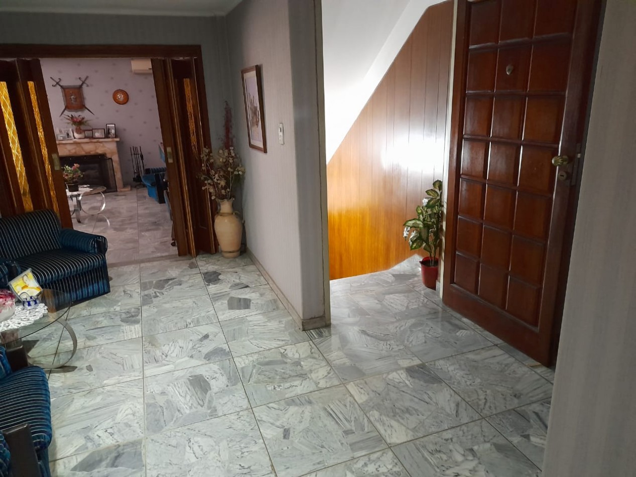 Locales y vivienda en venta sobre lote de 261 m2. Acepta financiacion!!