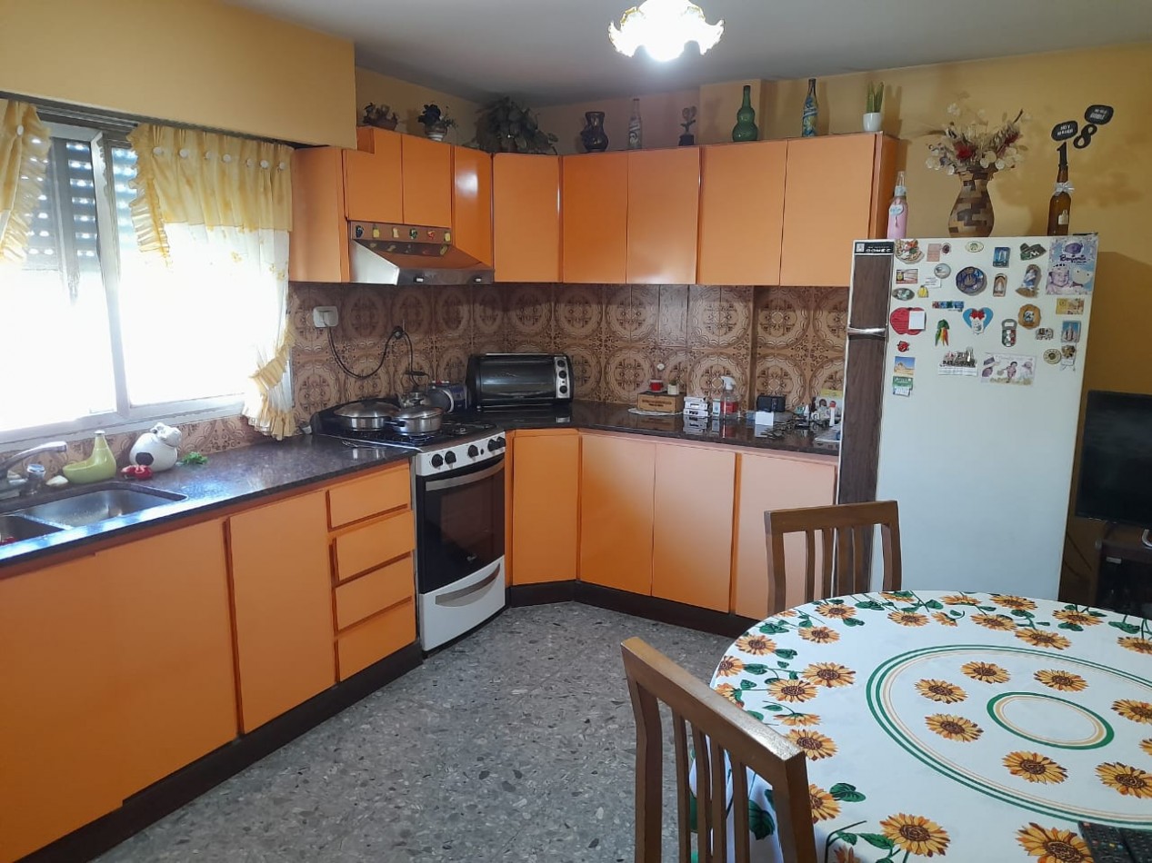 Locales y vivienda en venta sobre lote de 261 m2. Acepta financiacion!!