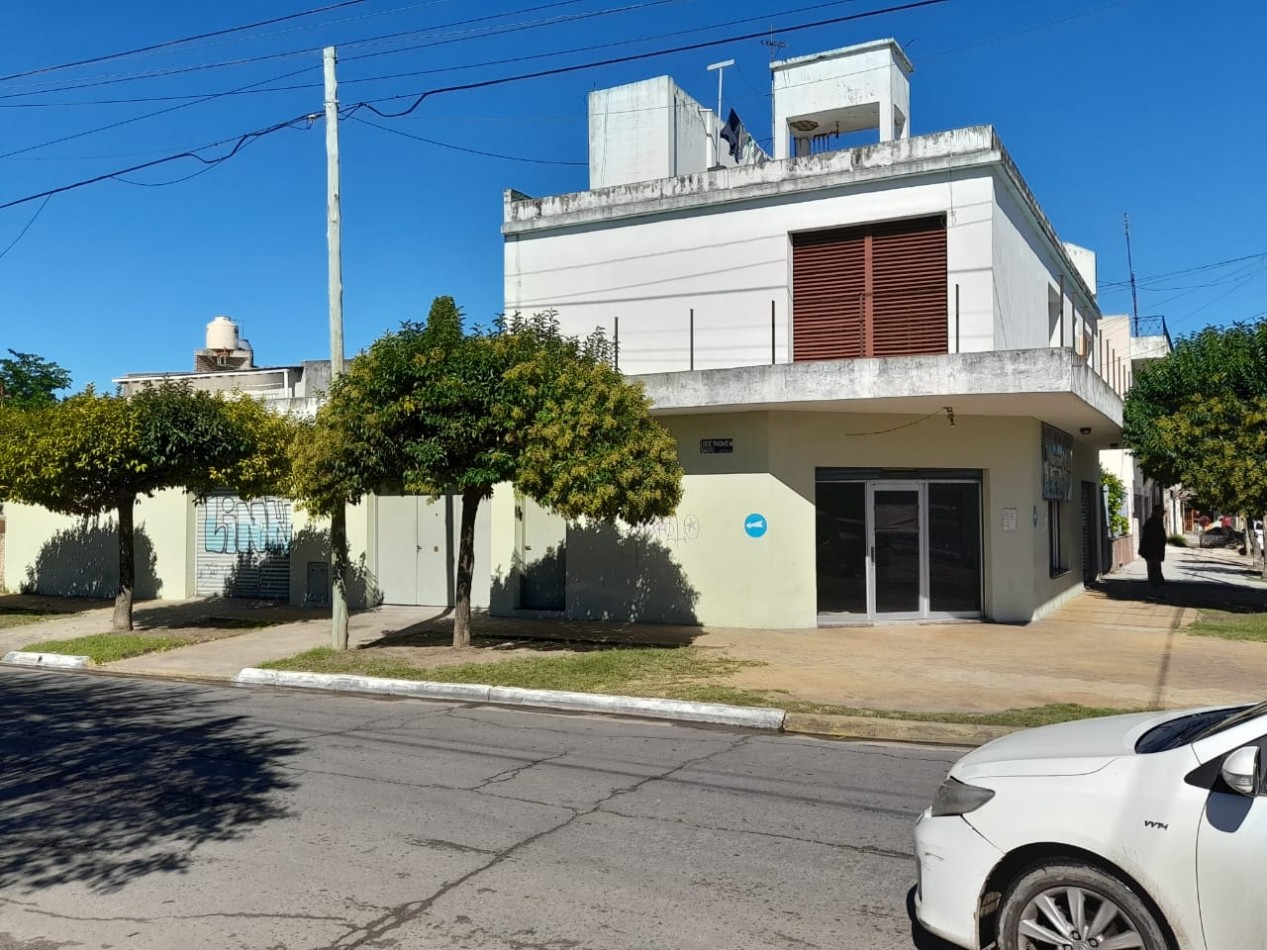 Locales y vivienda en venta sobre lote de 261 m2. Acepta financiacion!!