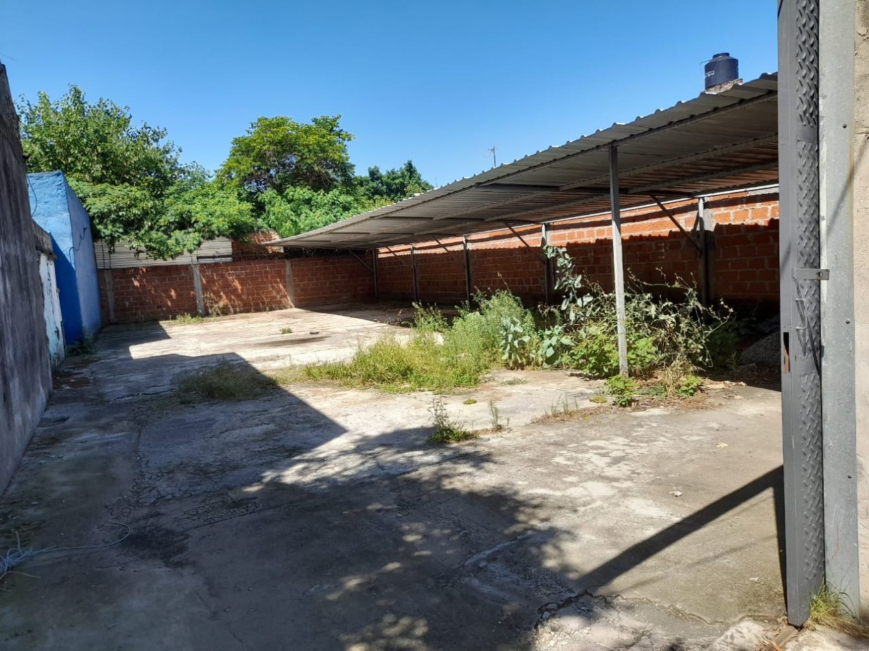 Lote en venta de 237 m2 con porton para entrada de vehiculos (ex cocheras)