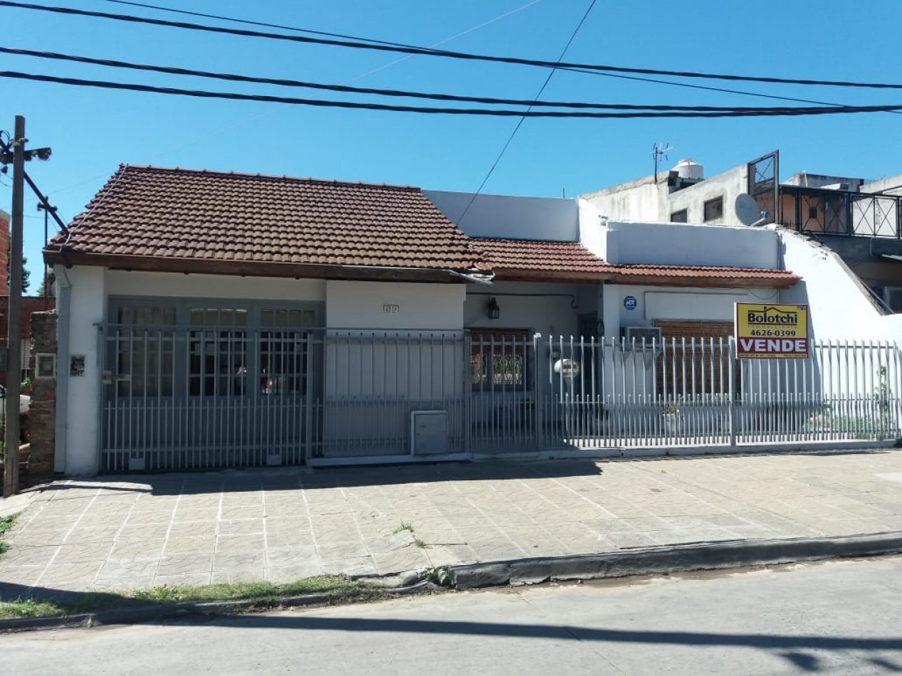 Casa en venta, 2 dormitorios, living-comedor, cocina, baño, garage y lavadero. Lote 12 x 38,50 mts