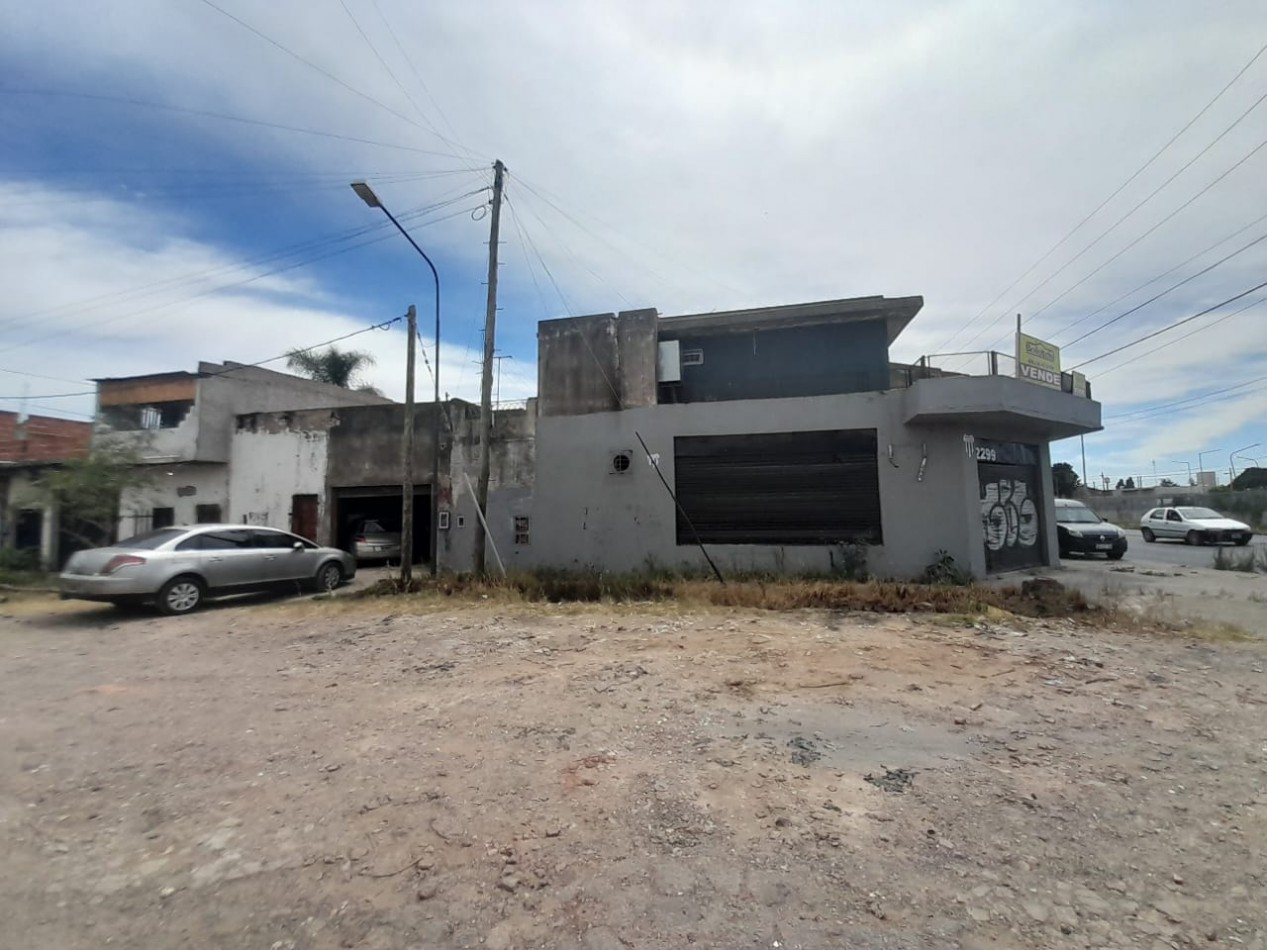 Locales, galpon y departamento en venta. Ruta 21 esquina Lacar. En Block o por unidades subdivididas.