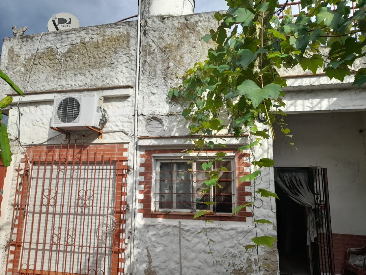 CASA EN VENTA LAFERRERE DE TRES AMBIENTES. TODOS LOS SERVICIOS.