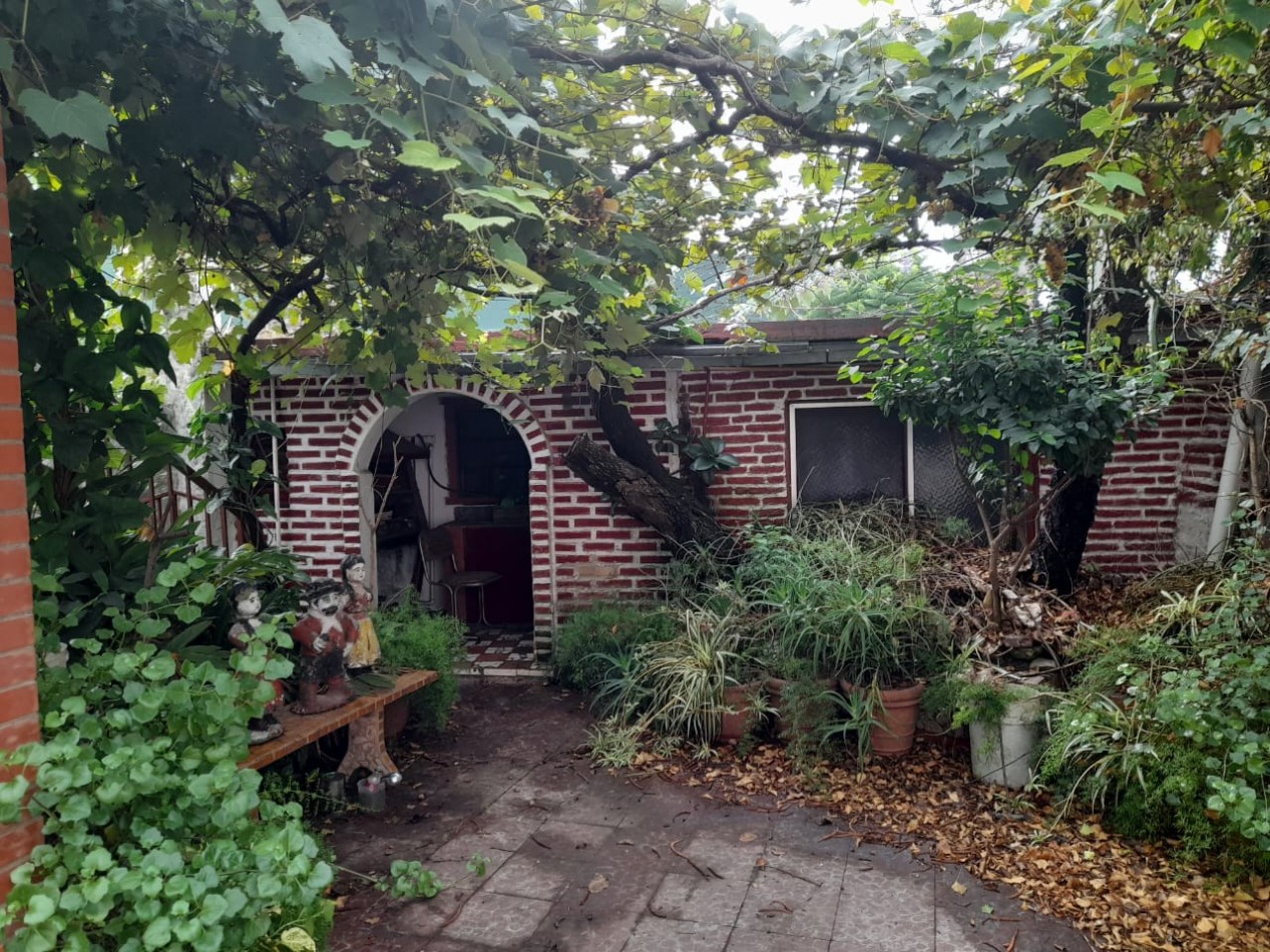 CASA EN VENTA LAFERRERE DE TRES AMBIENTES. TODOS LOS SERVICIOS.