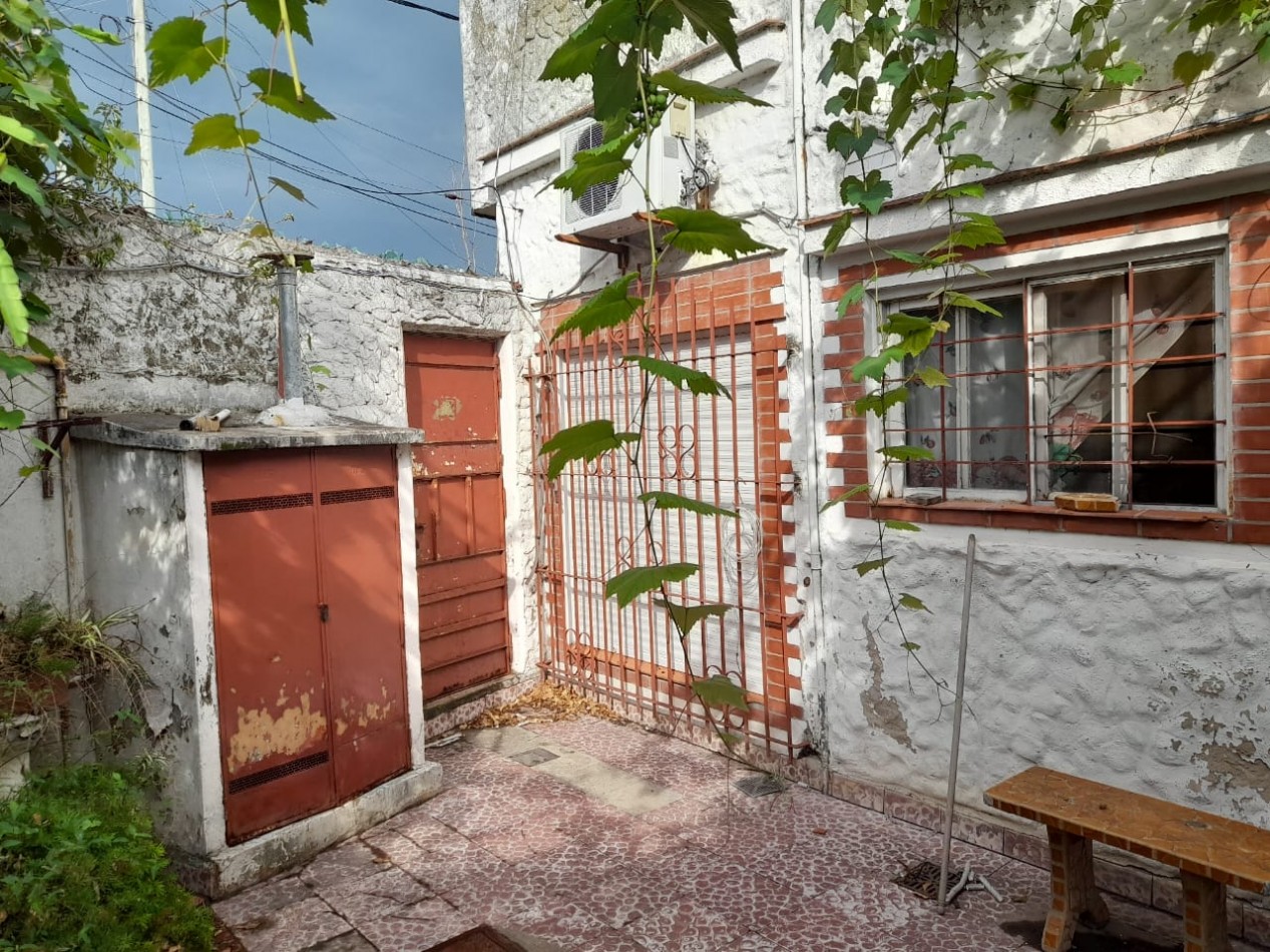 CASA EN VENTA LAFERRERE DE TRES AMBIENTES. TODOS LOS SERVICIOS.