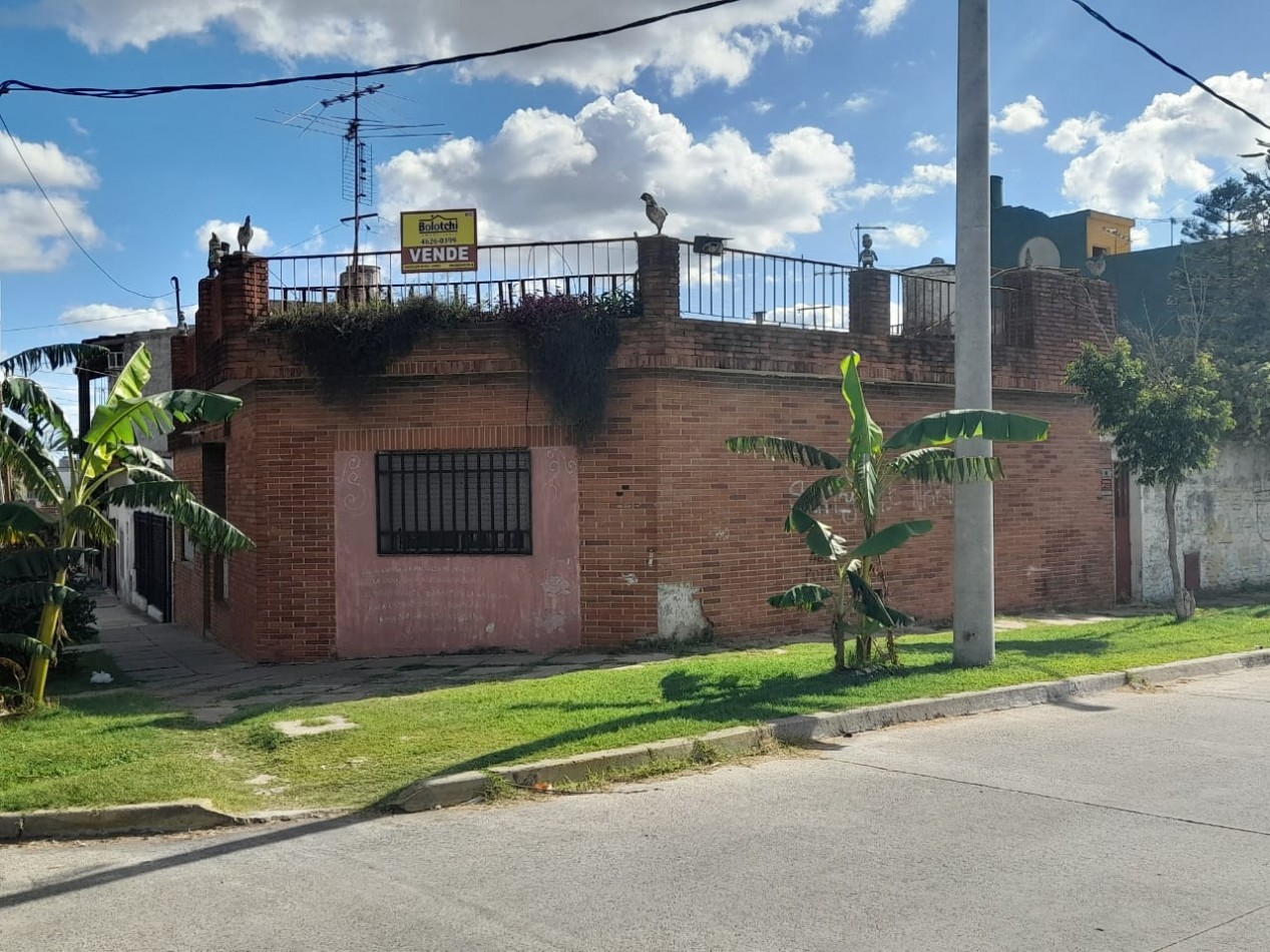 CASA EN VENTA LAFERRERE DE TRES AMBIENTES. TODOS LOS SERVICIOS.