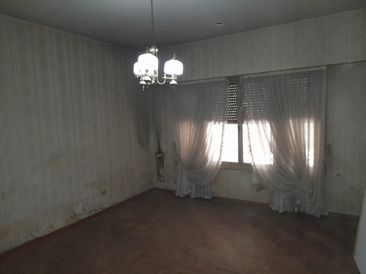 CASA EN VENTA. LAFERRERE CENTRO.
