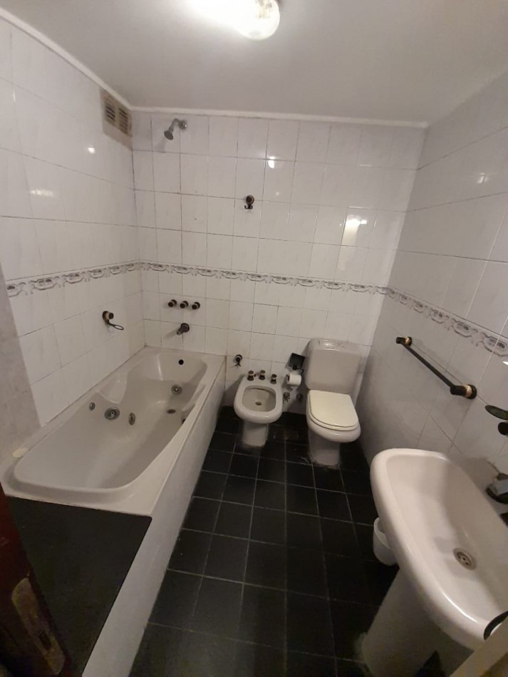 Departamento en alquiler. LAFERRERE CENTRO.