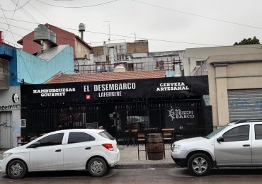 Excelente propiedad para destino comercial sobre lote de 200 m2, en pleno centro comercial. Con renta inmediata!!!