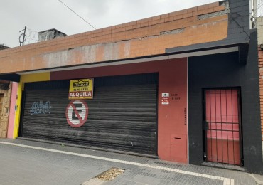 Local en alquiler, 160 m2 con baño, vidriera y persiana.